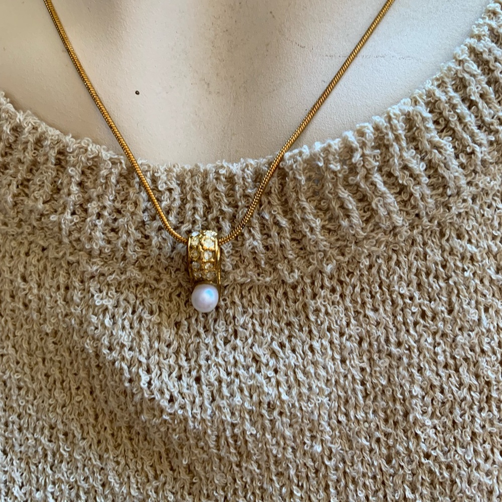 FAUX PEARL & RHINESTONE DROP | Gold Tone Serpentine Chain Necklace